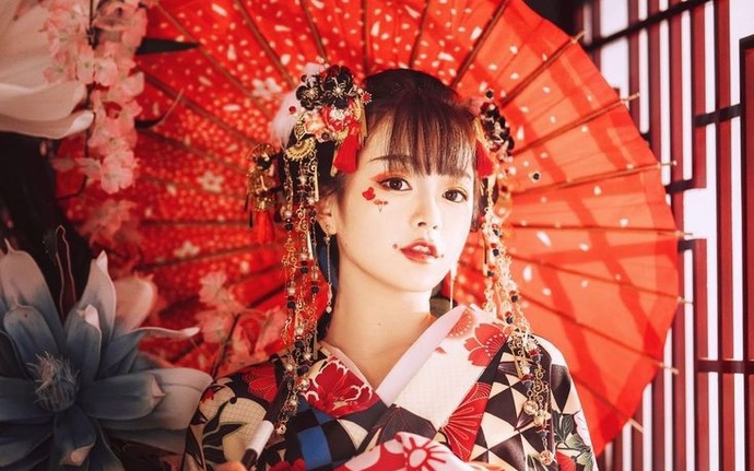 Süslenme süresi 4 dakikayı geçiyorsa çirkinsindir diyen japon atasözü doğru mu söylüyor sizce?