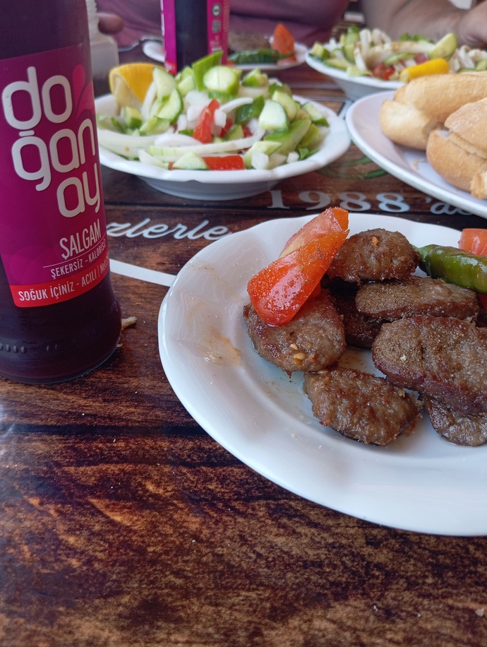 Yemeklerin yanında hangi içecek favorinizdir?