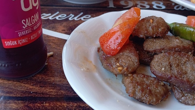 Yemeklerin yanında hangi içecek favorinizdir?