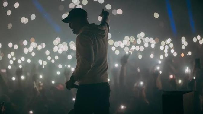 Size ücretsiz bir konser daha vereyim mi?