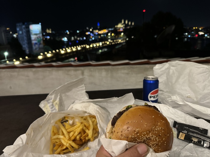 Hamburgeri kaça yiyorsunuz?