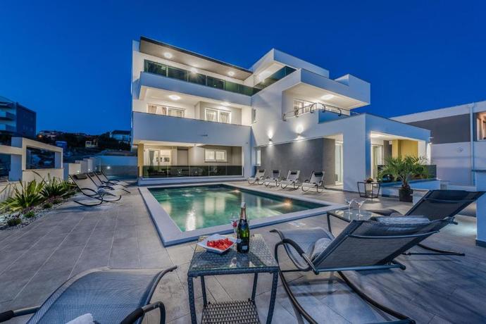 Çok zengin oldunuz yaşamak için Penthouse mu? Villa mı tercih ederdiniz?