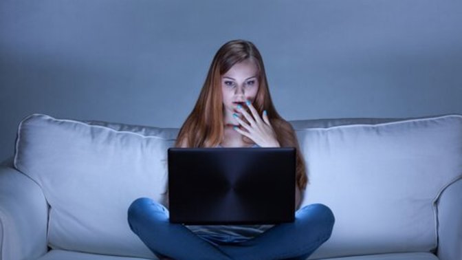 Tek başınıza film izlemek mi daha çok keyif veriyor yoksa kalabalık bir ortamda mı?