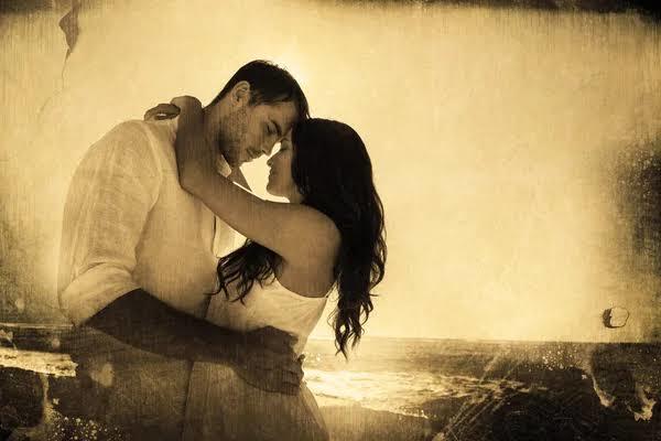 Yokluğundan başlanır kimi zaman.