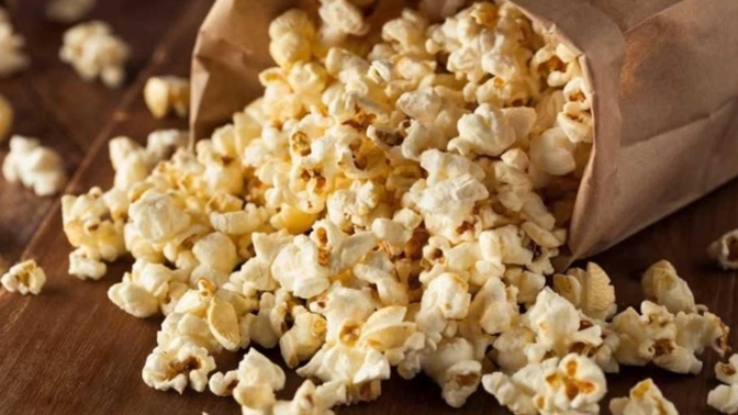 Film izlerken patlamış mısır mı yoksa cips mi?
