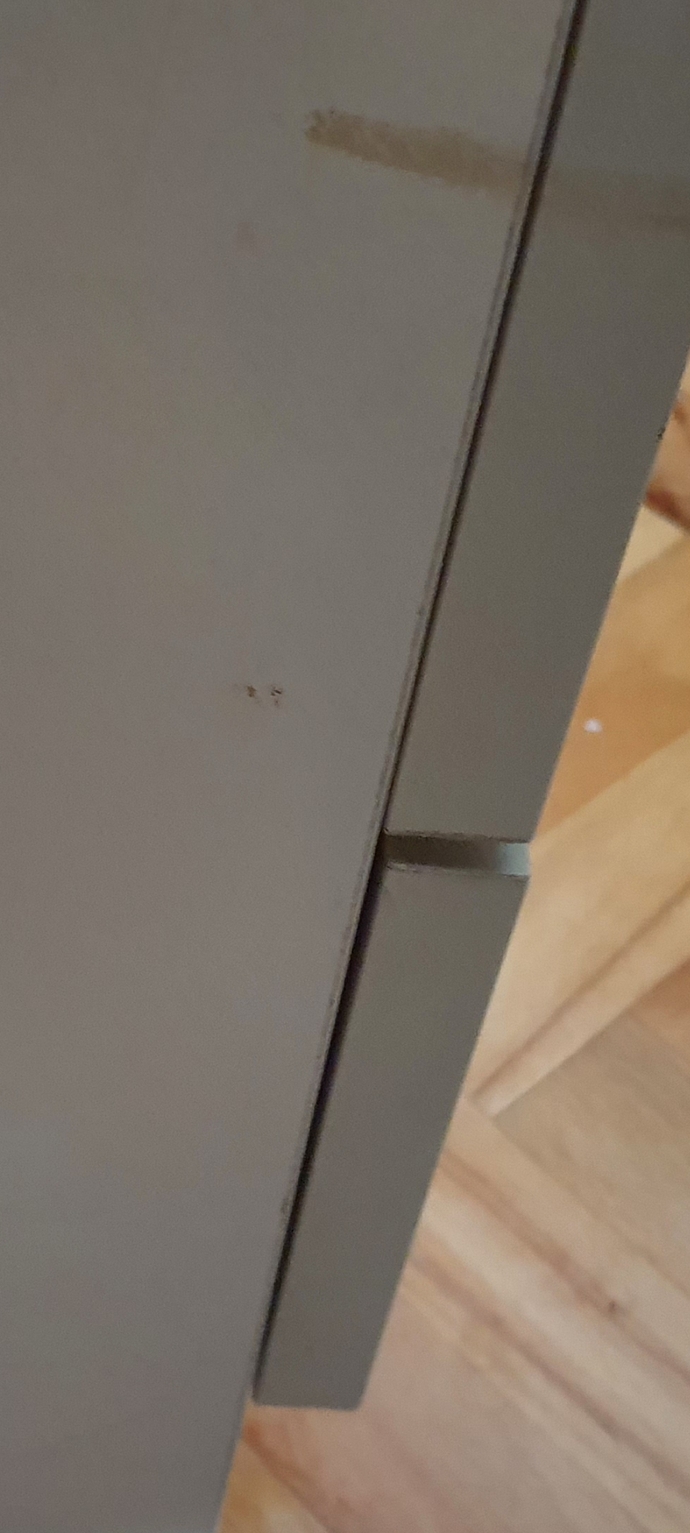 Çalışma masamın çekmecesi tam kapanmıyor aralığı çok mu?