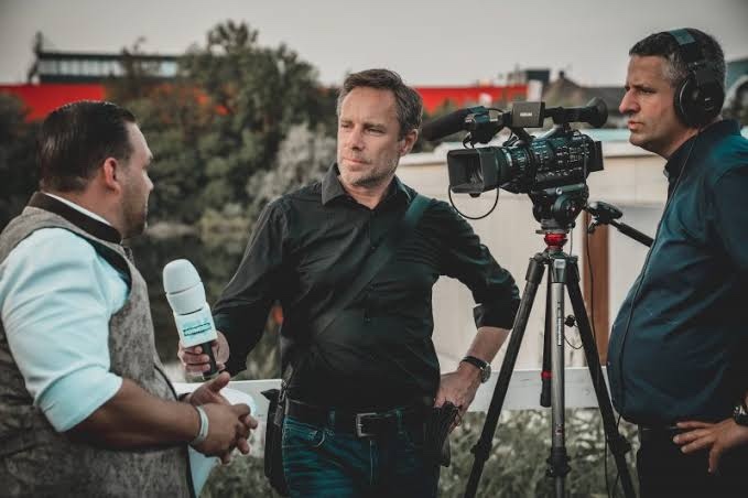 Yolda yürürken birisi sizi program, film vb. çekim için durdursa ne düşünürsünüz?