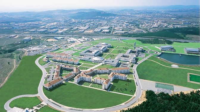 Koç Üniversitesi 2024-2025 akademik yılı öğrenim ücreti 1.075.000 TL oldu. Özel üniversite tercih eder misiniz?