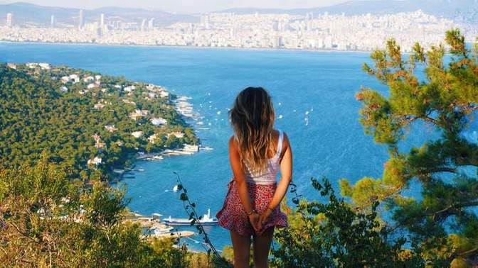İstanbul'da yalnız gezerek eğlenebileceğim bir yer söyler misiniz, gezecek arkadaşım yok :(?