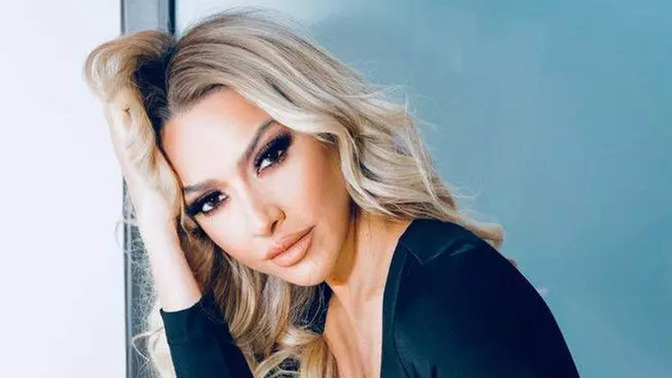 Sahne kostümlerinin açık olduğuna dair eleştirilerle gündemden düşmeyen Hadise: "Bu halimle de seksiyim" dedi. Katılıyor musunuz?