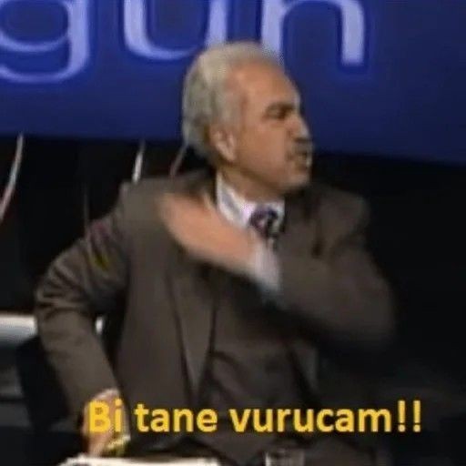 Sevgilinin devamlı aynı kişinin paylaşımlarını beğenirse şüphe eder misin?