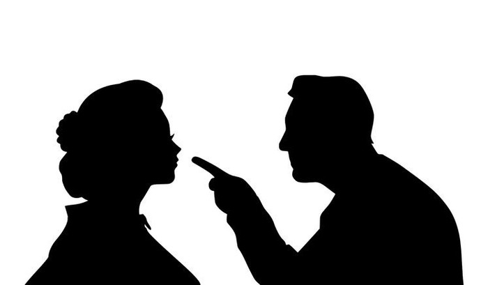 Tartışma esnasında alttan alınmayı mı tercih edersin, gerçeklerin yüzüne vurulmasını mı?