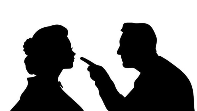 Tartışma esnasında alttan alınmayı mı tercih edersin, gerçeklerin yüzüne vurulmasını mı?