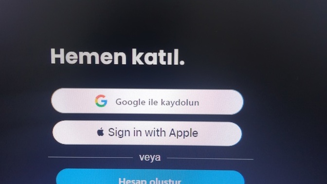 Html site yaparken appleın resmi sitesinden apple ile devam et butonu aldım fakat bunu kullandığımda ingilizce geliyor?