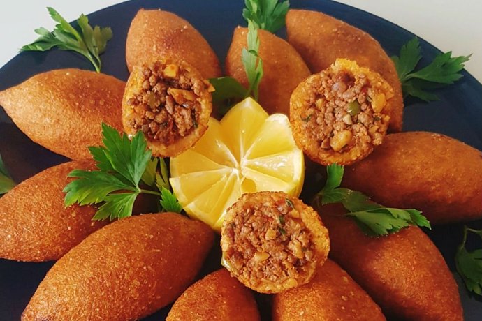 Yaprak sarma mı? İçli köfte mi?