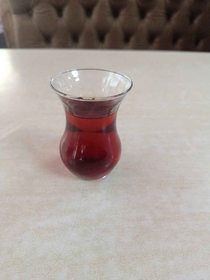 Ben simitleri aldım. Çayı hazır olan var mı?