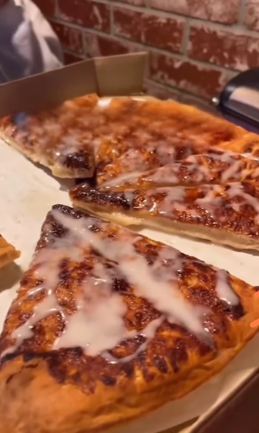 Pizza siparişi verdim 1.5 saat geç geldi sanırım peynirin erimesini beklediler değil mi?