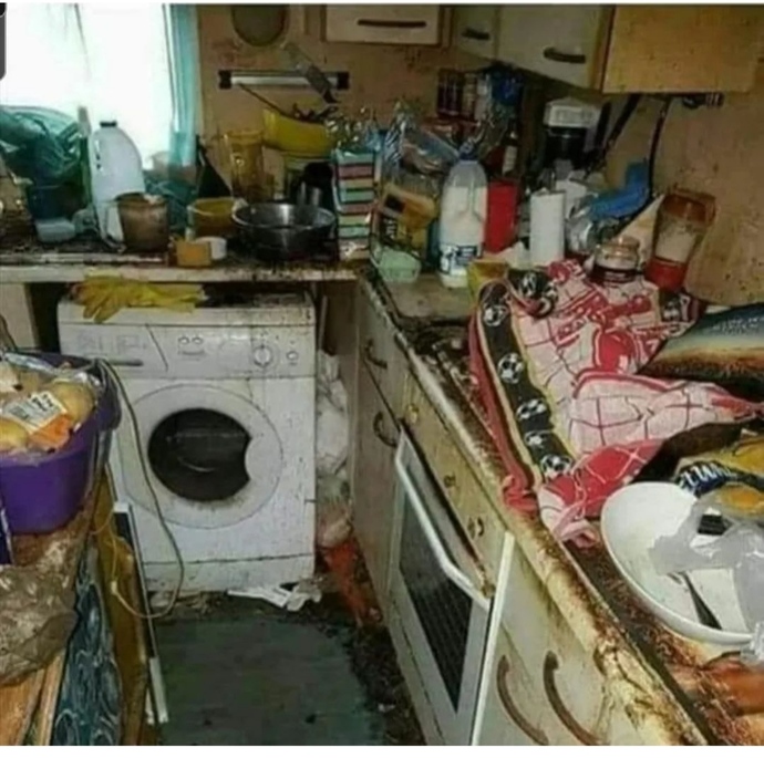 Mutfağa halı alacamda, ne renk alsam karar veremedim🤭bide siz bakın hangi renk uyumlu olur sizce bu mutfağa 🤗🤗?