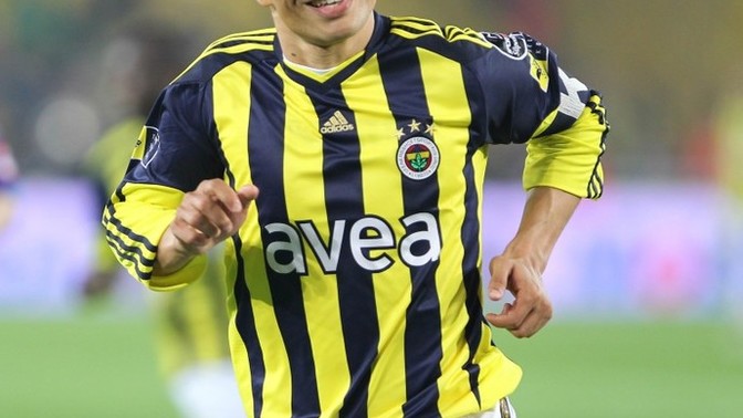 Süper ligde tuttuğunuz takımda değil de başka takımda oynamış en sevdiğiniz futbolcu kimdir?