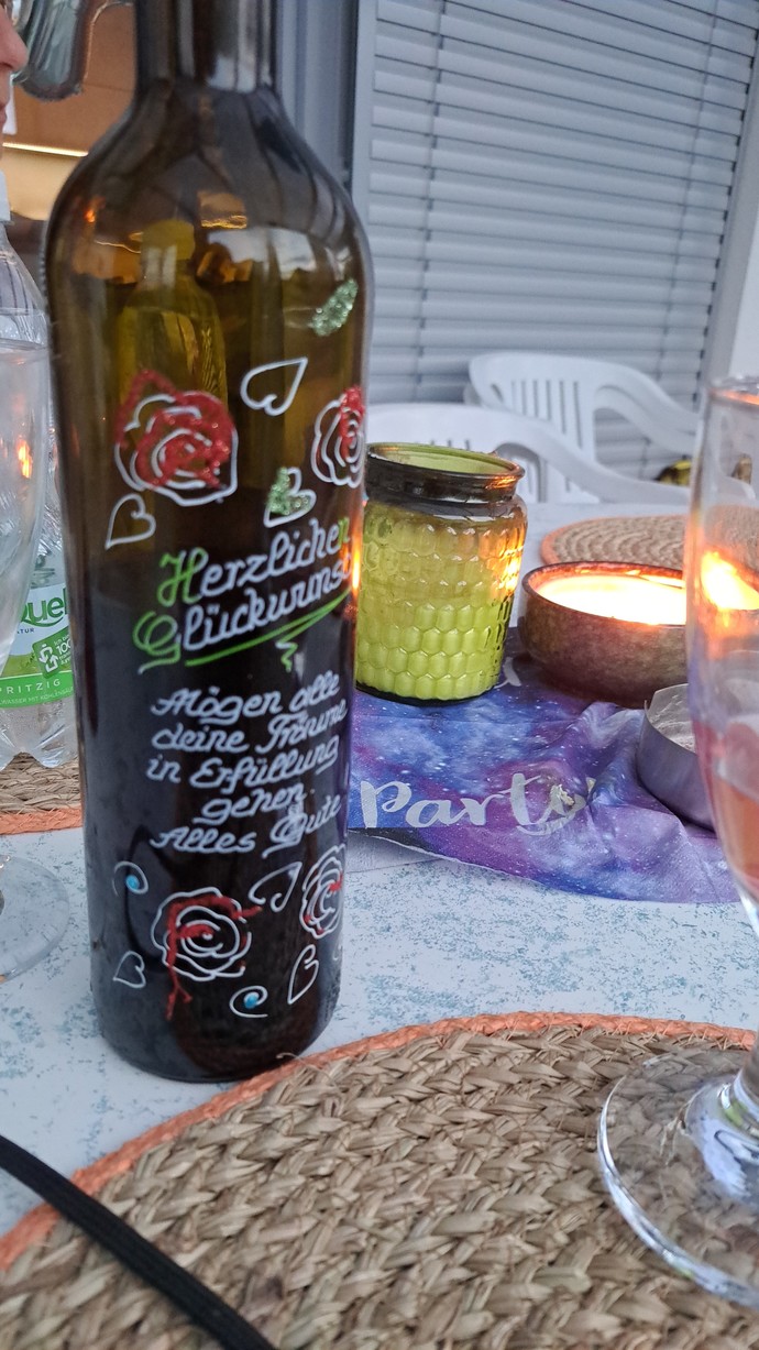 Son is haftama girmiş bulunmaktayım acaip yorgunum ama içinden gecmeliyim 🍷