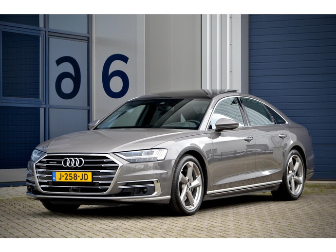 Yeni lüks araba alacak kisi sizce Audici mi olmalı Mercedesçi mi?
