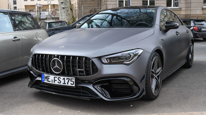 Yeni lüks araba alacak kisi sizce Audi'ci mi olmalı Mercedes'çi mi?