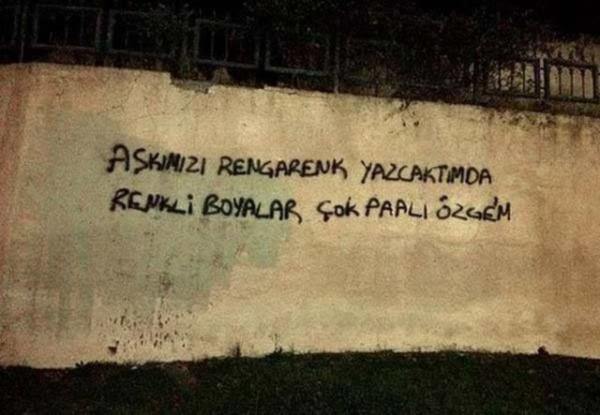 Elinizde bir sprey var, bu duvara ne yazardınız?
