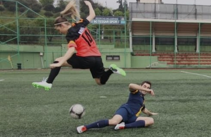 Futbol oynayan kadın itici mi?