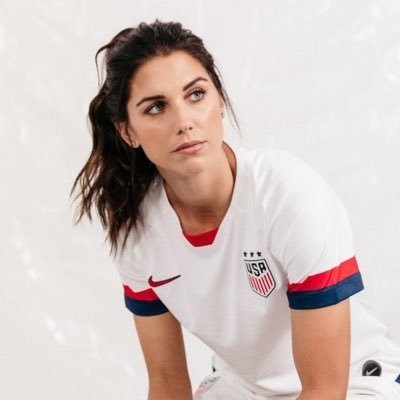 Futbol oynayan kadın itici mi?