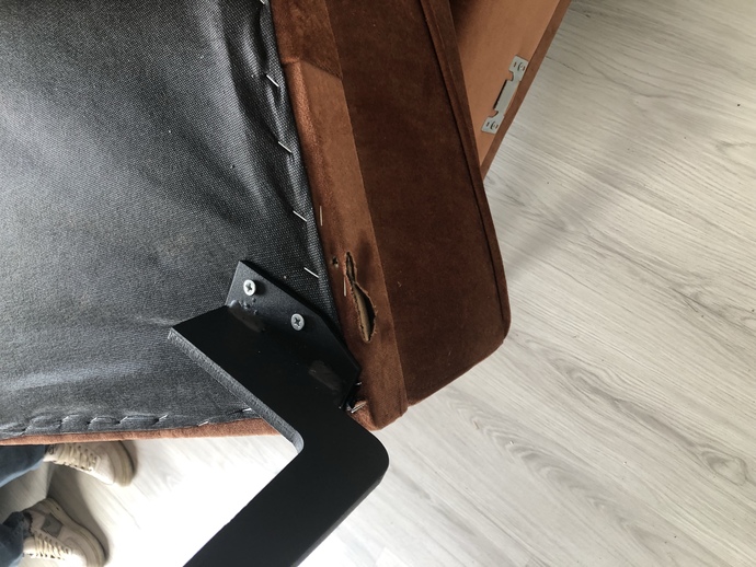 Aldığım ürünler yırtık geldi. Nereye şikayet edebilirim?