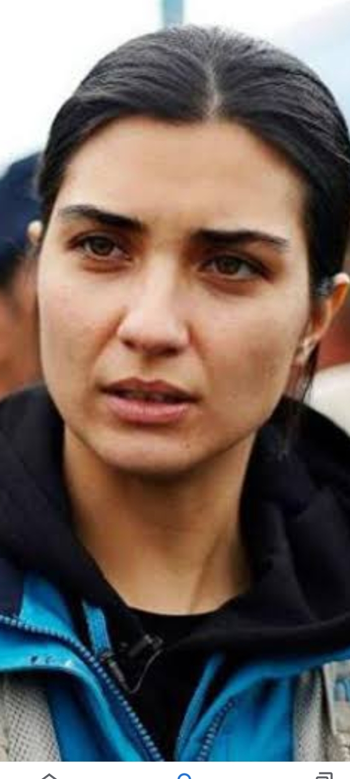 Tuba Büyüküstün makyajsız nasıl?