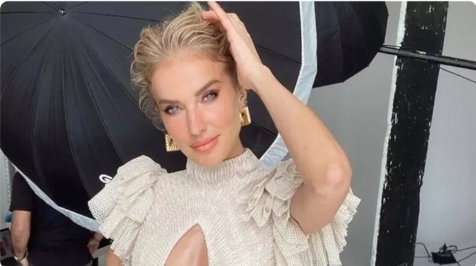 Vitrinde sürekli karşıma çıkan şu bluza aşık oldum. Benzerini nerede bulabilirim?