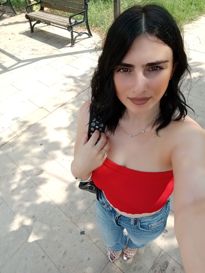 Üzerimdeki kot 32 beden ama yinede 38 beden gibi duruyorum neden bir türlu zayıf incecik gorunemiyorum 49 kiloyum?