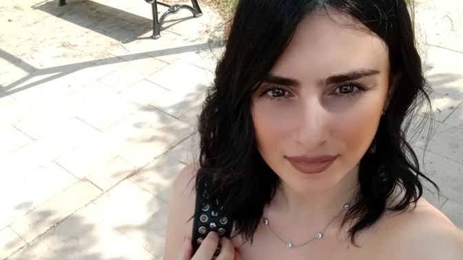 Üzerimdeki kot 32 beden ama yinede 38 beden gibi duruyorum neden bir türlu zayıf incecik gorunemiyorum 49 kiloyum?