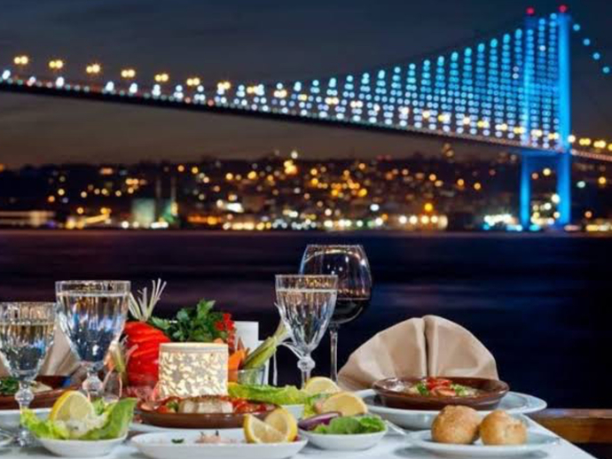 Dışarıda mı evde mi yemek yemek sizi mutlu eder?