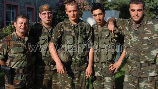 Koğuş Kalk!.. Emret Komutanım dizisini izlemiş olanlar favori karakteriniz kimlerdi?