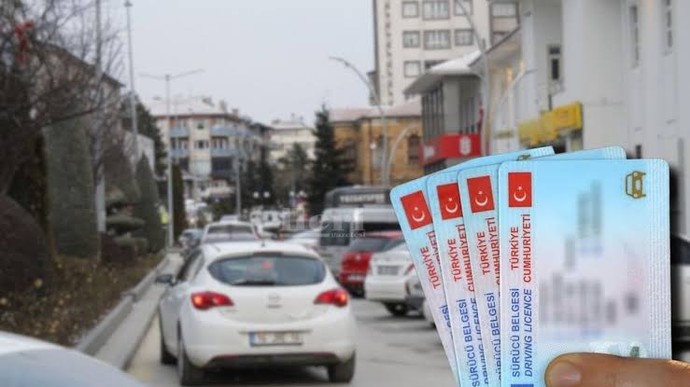 Arabam yok💔 Ehliyet kursuna yazılıp ehliyet almak isteyişim mantıksız mı?