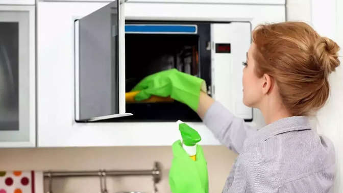 Temizlik yaparken saçınız salık mı, topuz mu olur?