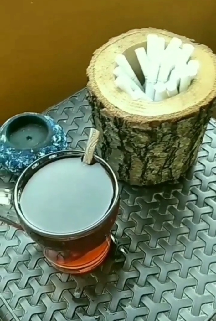 Semaver gibi her önüne gelene fokurdamasalar erkekler de iyi biri, öyle değil mi?