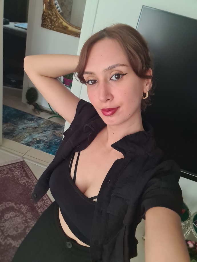 Sizcd toplu saç mı açık mı bu kombine?