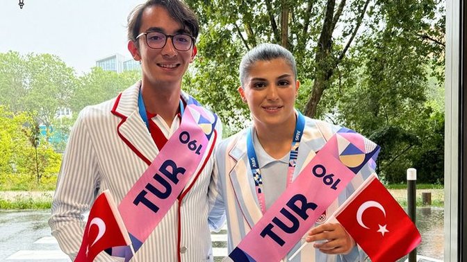 Bayrak taşıyıcılarımız, #Paris2024 açılış seremonisine hazır! #TeamTürkiye yeni zaferler için hazır mıyız?