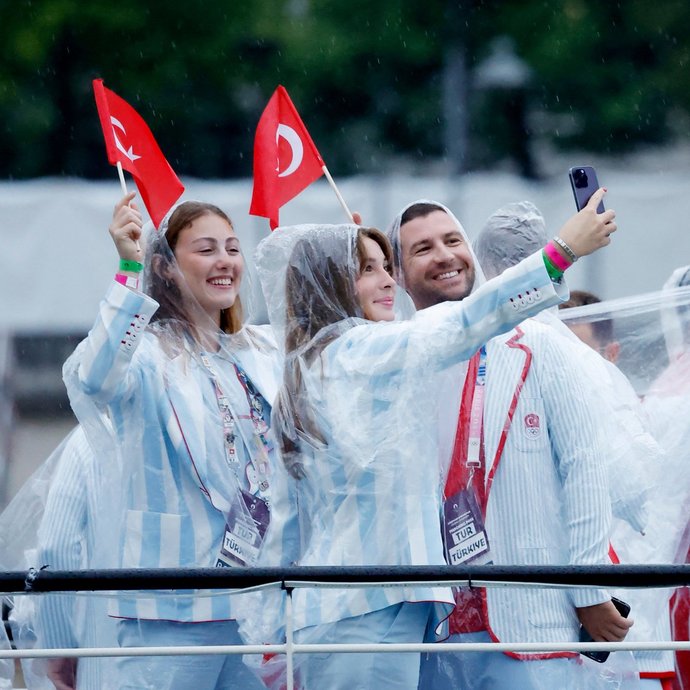 Türkiye, #Paris2024 Olimpiyatlarına giriş yaptı. #OlimpiyatOyunları nasıl sonuçlanır sizce?