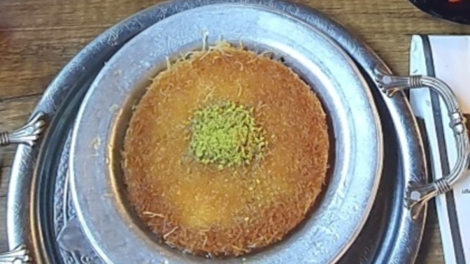 Künefe mi fıstıklı havuç dilimi mi?