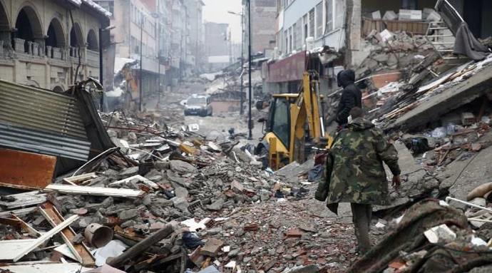 Deprem sonrası hayatım değişti, yaşadığım bu olaylardan sonra toplumdan utanmaya başlamam normal mi?