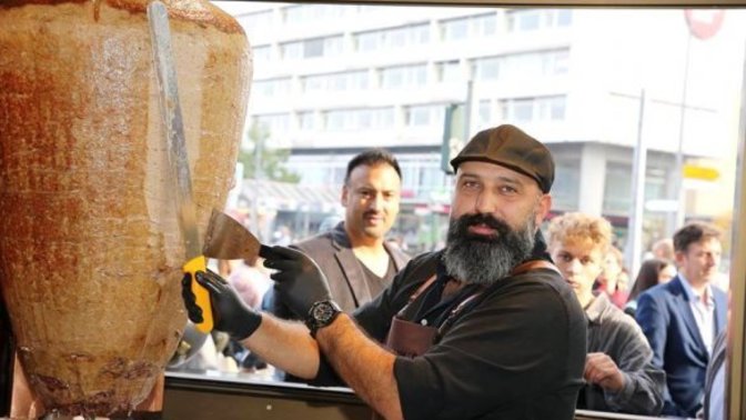 Almanya Gıda ve Tarım Bakanlığı: "Döner kebap Alman'dır, Almanya'ya aittir" dedi. Sizce Döneri kim icat etti?
