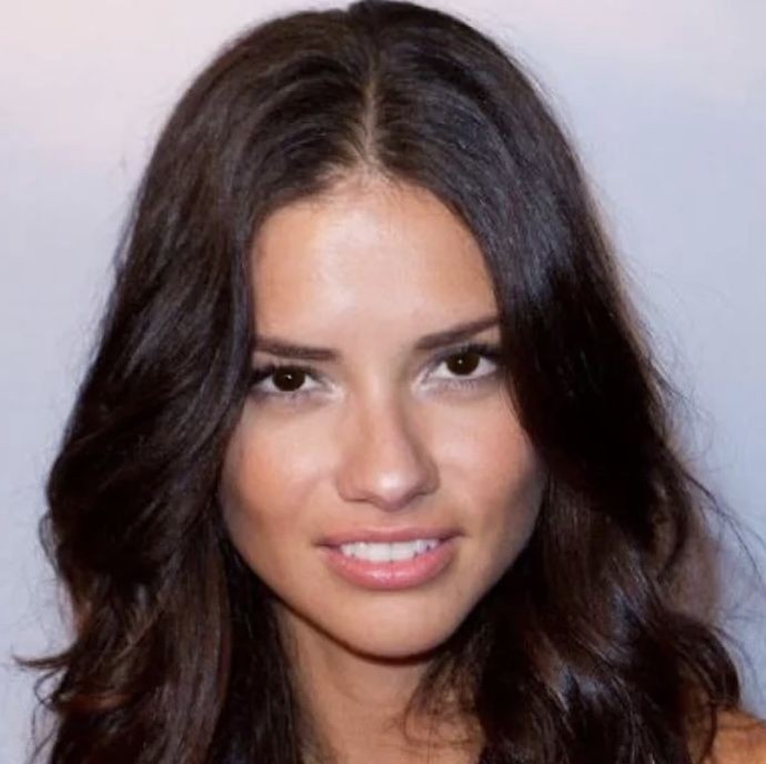 Adriana lima kahverengi gözlü olsaydı tüm güzelliğini kaybeder miydi sizce?