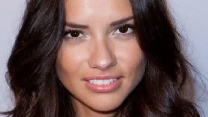 Adriana lima kahverengi gözlü olsaydı tüm güzelliğini kaybeder miydi sizce?
