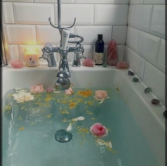 Duştan çıkınca çiçek gibi mi kokmak isterdiniz yoksa meyve gibi mi?