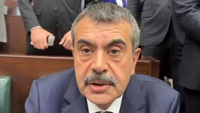 Yusuf Tekin neden istifa etmiyor, Erdoğan seçim öncesi mülakat yok dediği halde neden seçim sonrası mülakat devam ediyor?