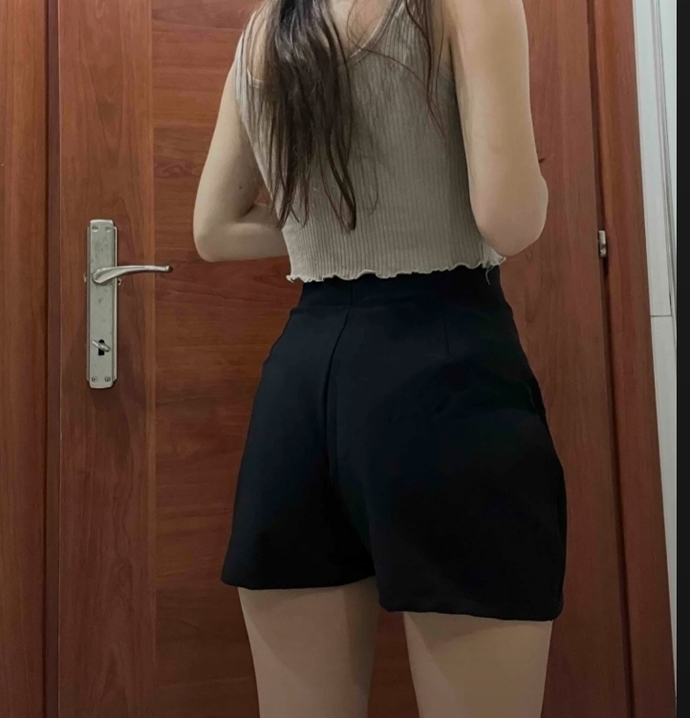 Bu etek fazla mı kısa sizce?